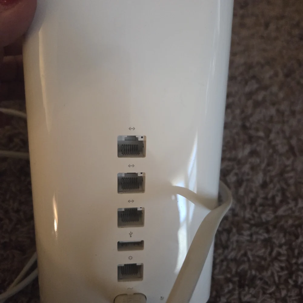 Apple Wi-Fi Router - Picture 2 of 5